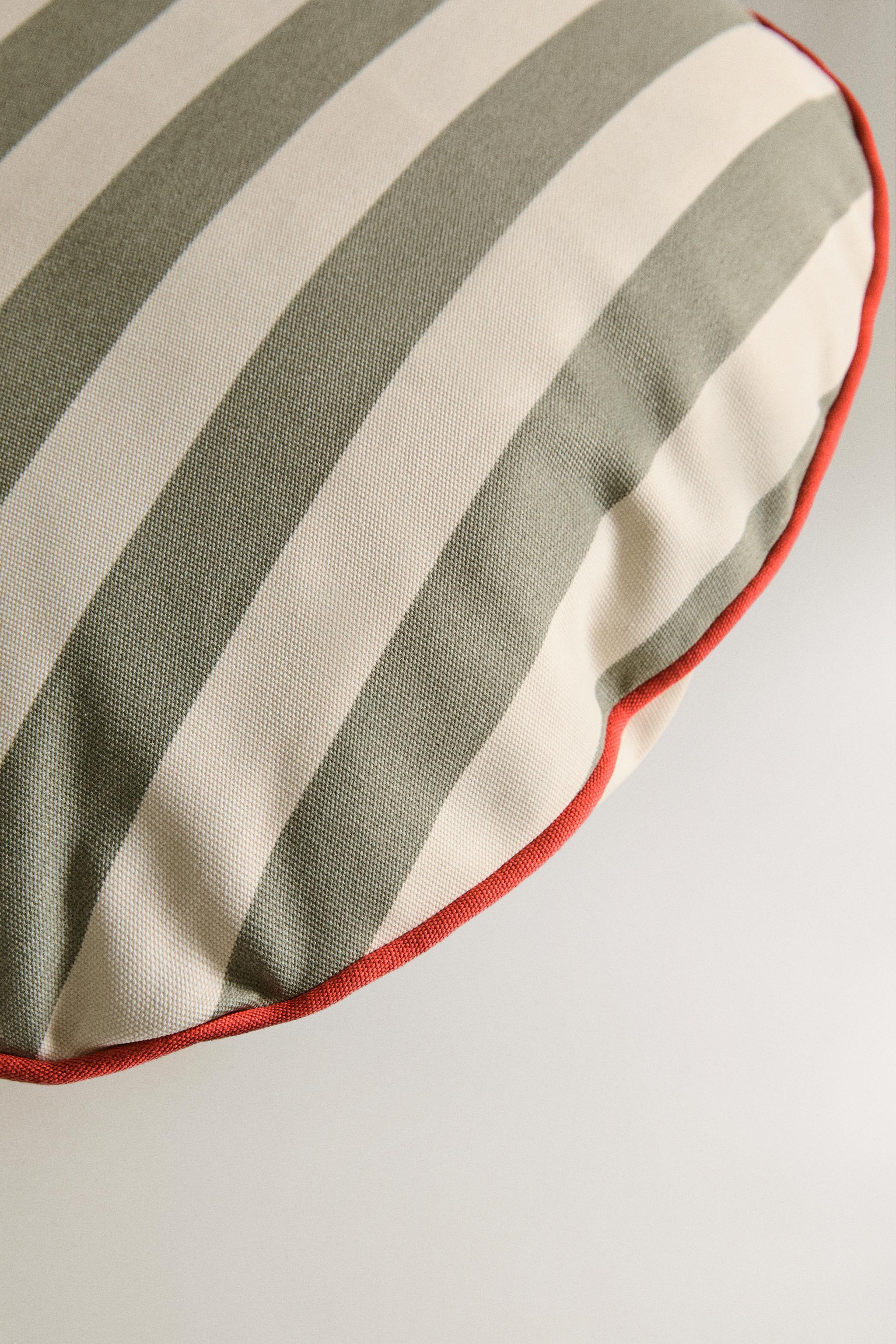 OVAL STRIPED PET CUSHION